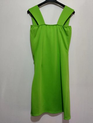 Abito verde con drappeggio