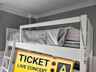 Cama alta de madera maciza blanca