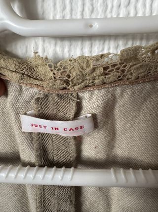 Camiseta sin mangas marrón con encaje