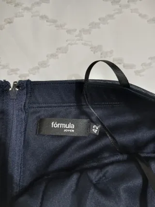 Vestido de gala azul con pedrería