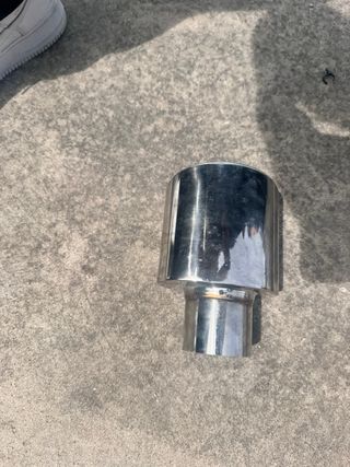 Cola de escape cromada