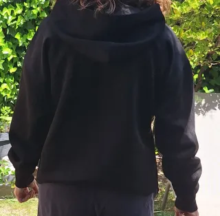 Sudadera  Negra Efecto Ante. Nueva