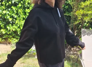 Sudadera  Negra Efecto Ante. Nueva