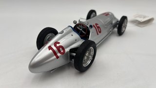 CMCM098 CMC Mercedes-Benz W154 Richard Seaman 1/18