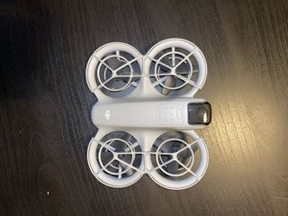 Dron DJI Neo con accesorios