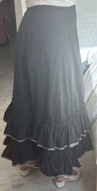 Falda flamenca negra volantes cuadros