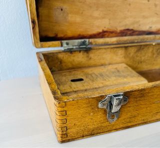 Antigua caja de toma de muestras