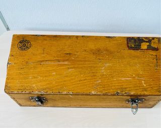 Antigua caja de toma de muestras