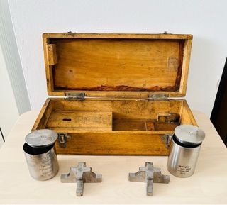 Antigua caja de toma de muestras