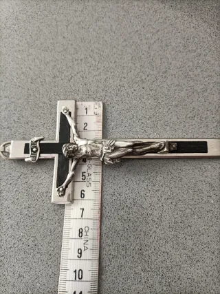 Cruz pectoral de plata con INRI