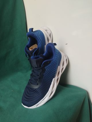 Scarpe sportive uomo/donna blu e bianche n.40