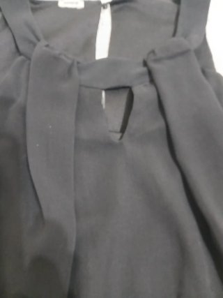 Vestido negro con lentejuelas doradas