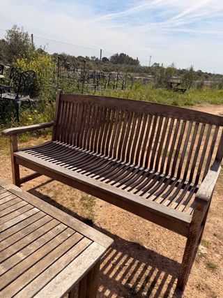 Banco y mesa de exterior de madera