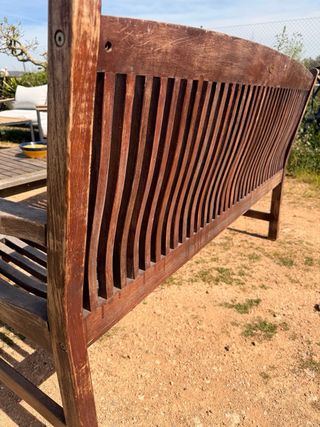 Banco y mesa de exterior de madera