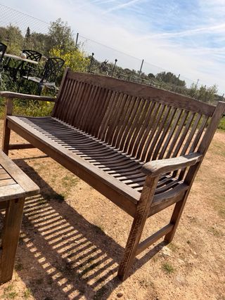 Banco y mesa de exterior de madera