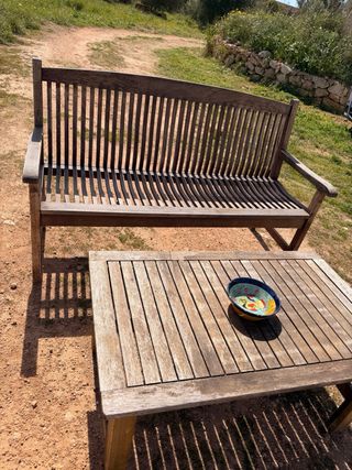 Banco y mesa de exterior de madera