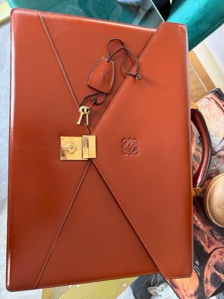 Maletín Loewe Marrón con Llave y Candado