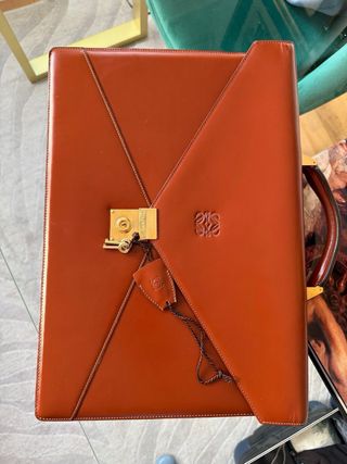 Maletín Loewe Marrón con Llave y Candado