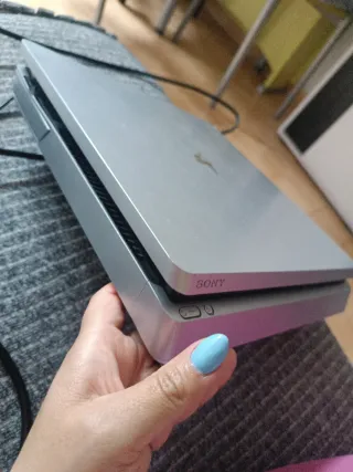 PS4 Slim 500GB Plata