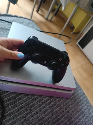 PS4 Slim 500GB Plata