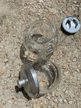 Tarros de cristal y metal