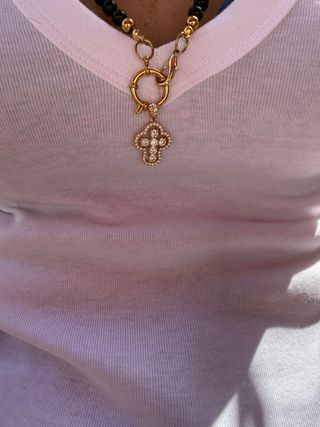 Conjunto Xuping: Obsidiana y Cruz Dorada