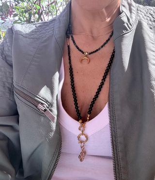 Conjunto Xuping: Obsidiana y Cruz Dorada