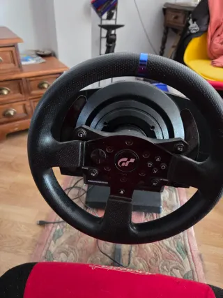 Volante y pedales Thrustmaster y simulador play se