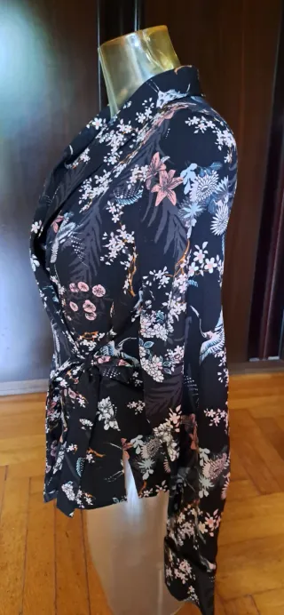 Elegante camicetta floreale nera