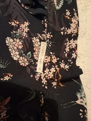 Elegante camicetta floreale nera