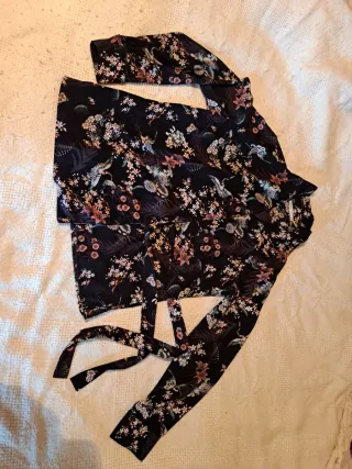 Elegante camicetta floreale nera