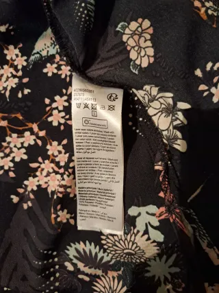 Elegante camicetta floreale nera