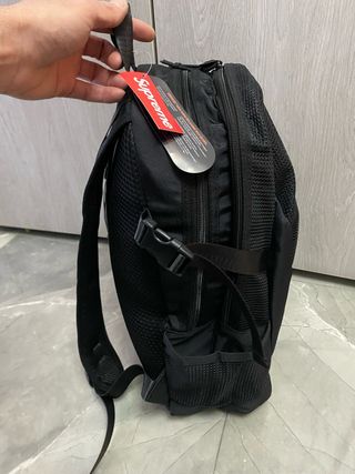 Zaino Supreme nero con 3 tasche