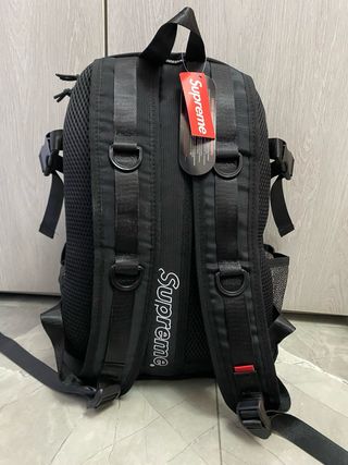 Zaino Supreme nero con 3 tasche