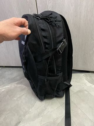 Zaino Supreme nero con 3 tasche