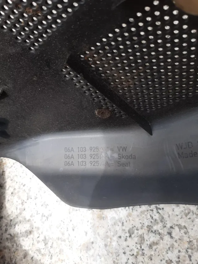 Tapa motor VW Golf 1.6 SR 06A103925 AC  AB  AA