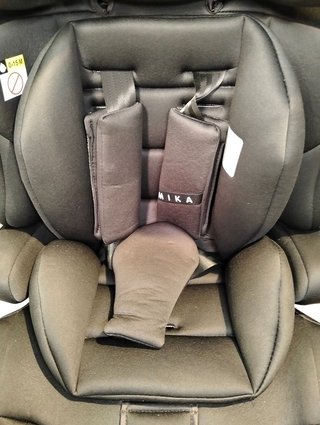 FableKids Silla de coche MIKA con cinturón de seguridad de 3 puntos regulable