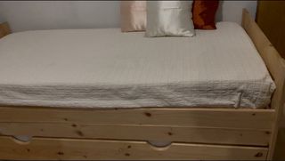 Juego de 2 camas individuales o apilables . |