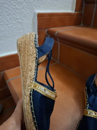 Alpargatas Talla 39 azul marino  Dorado