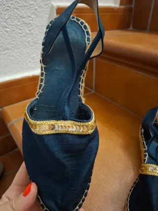 Alpargatas Talla 39 azul marino  Dorado