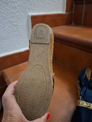 Alpargatas Talla 39 azul marino  Dorado