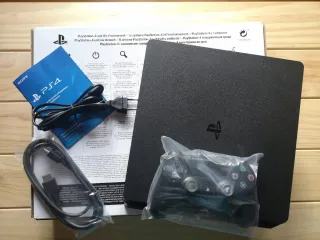 PS4 (PlayStation 4) + Controller + 4 Giochi + Accessori