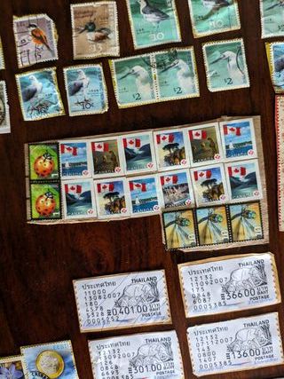 Precioso Lote Vintage – 96 Sellos Internacionales