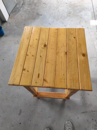 Mesa alta de madera