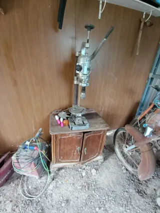Taladro de columna antiguo