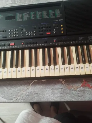 Teclado Yamaha PSR-400