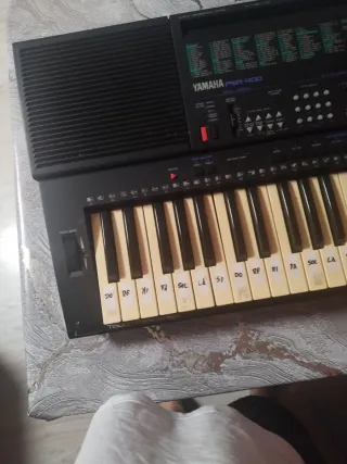 Teclado Yamaha PSR-400
