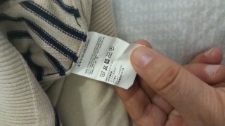 Maglione a righe beige e blu