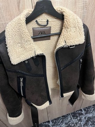 Chaqueta Zara efecto piel forrada