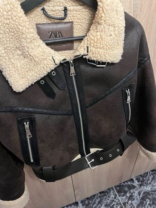 Chaqueta Zara efecto piel forrada